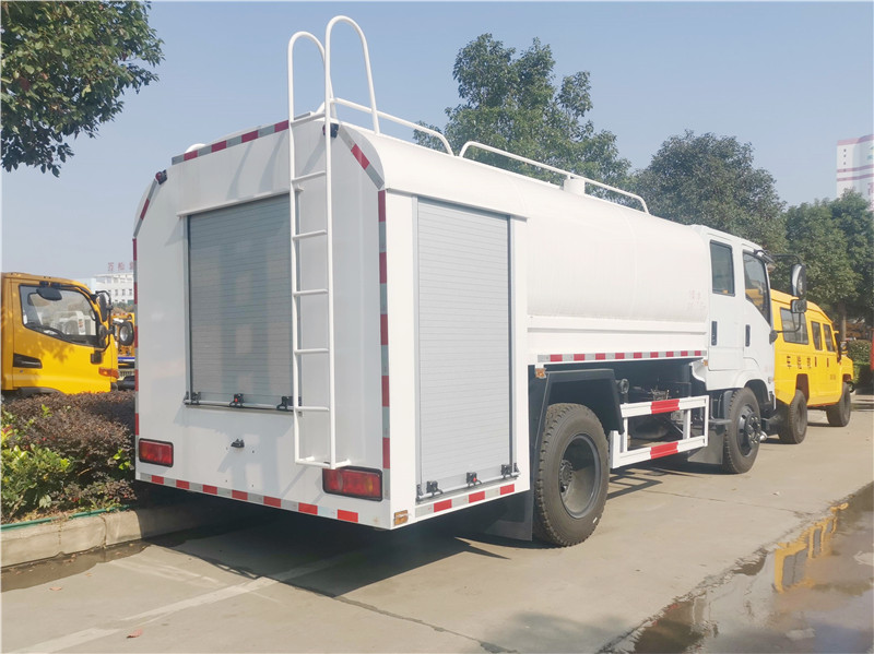 東風雙排7.5噸消防灑水車