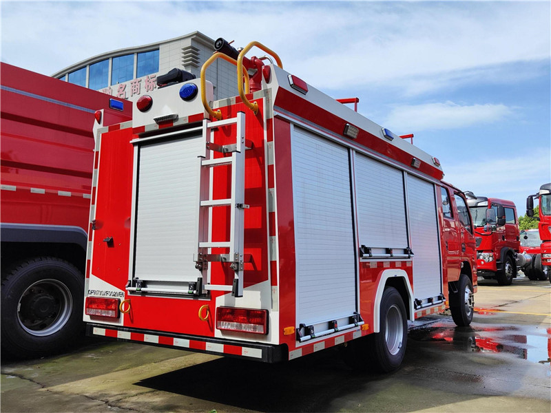 CLW5070GXFSG25/DF型水罐消防車