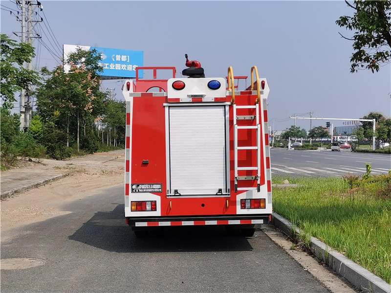 江鈴2噸水罐消防車