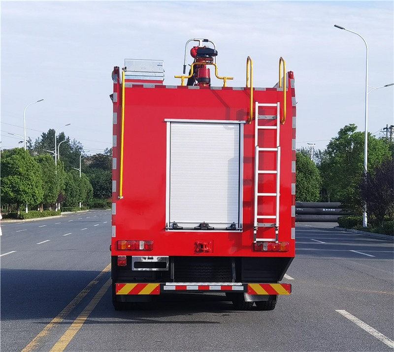 豪沃18噸六驅越野泡沫消防車
