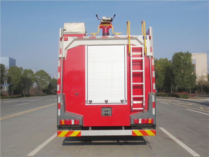 豪沃16噸水罐消防車
