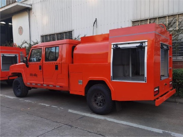 勇士雙排森林越野消防車
