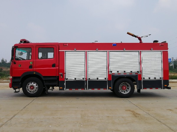 東風(fēng)7噸水罐消防車