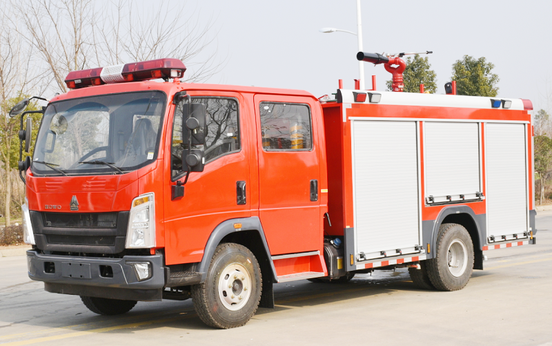 豪沃4噸水罐消防車