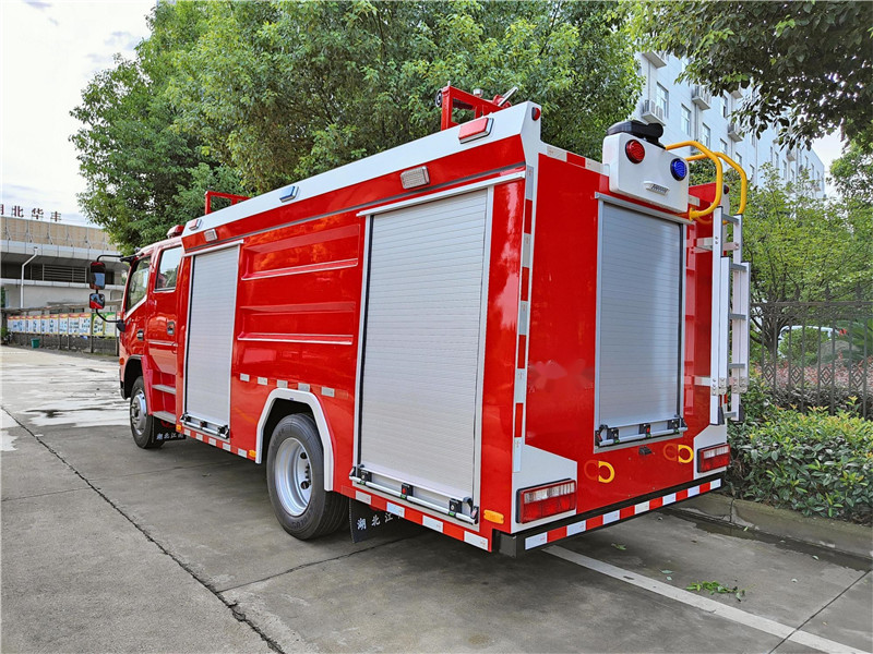 東風5噸水罐消防車