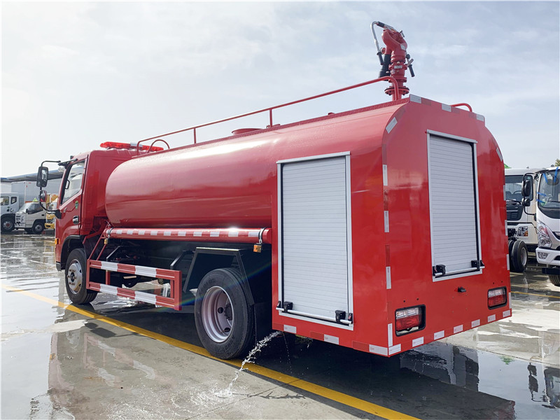 東風(fēng)7.5噸消防灑水車