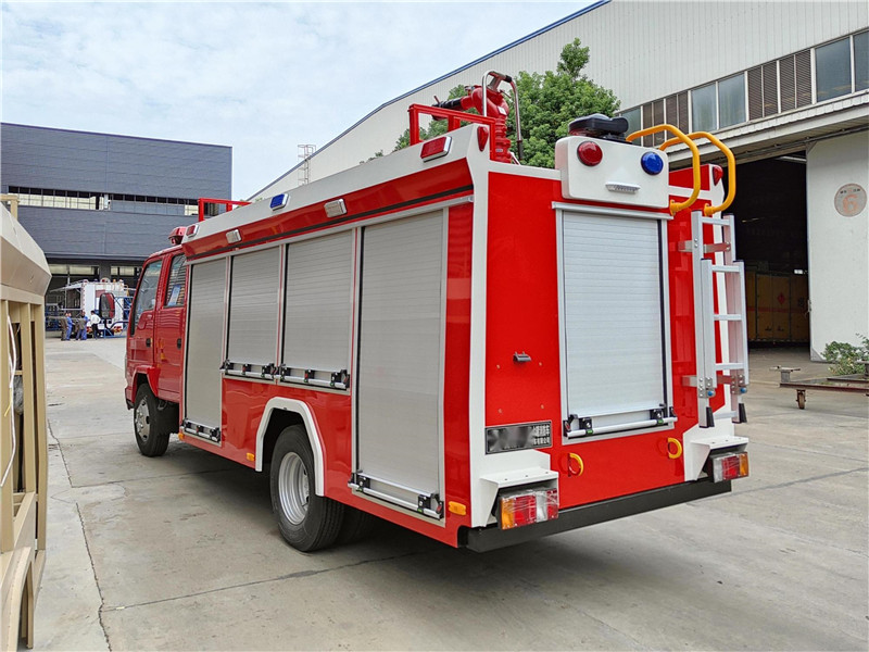 五十鈴2噸水罐消防車