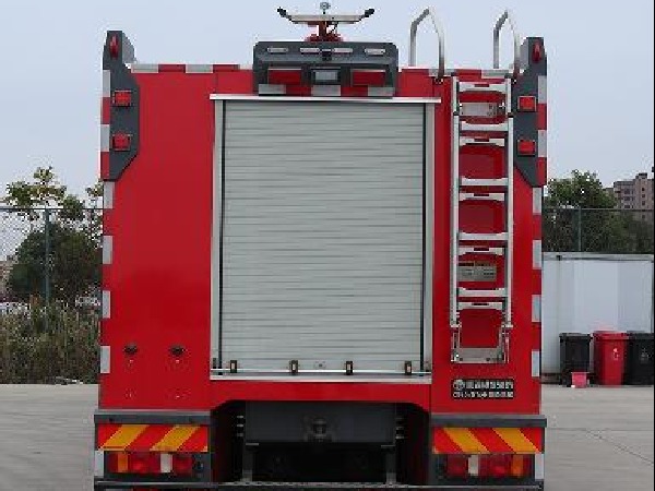 豪沃6噸干粉消防車