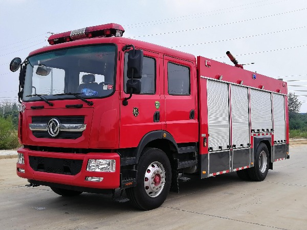 東風(fēng)7噸水罐消防車