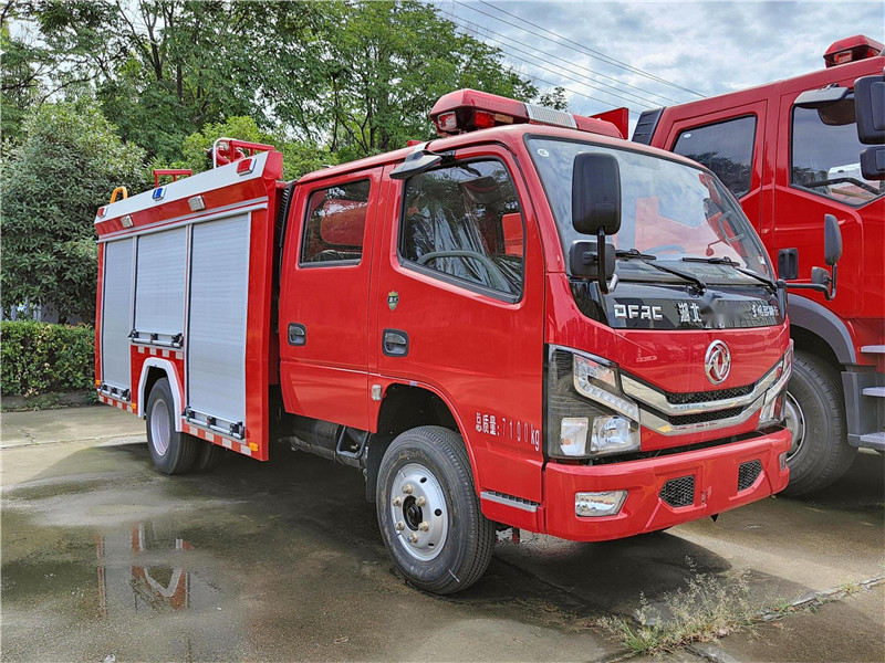 CLW5070GXFSG25/DF型水罐消防車