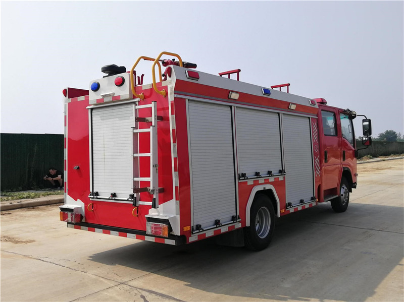 五十鈴2.5噸泡沫消防車