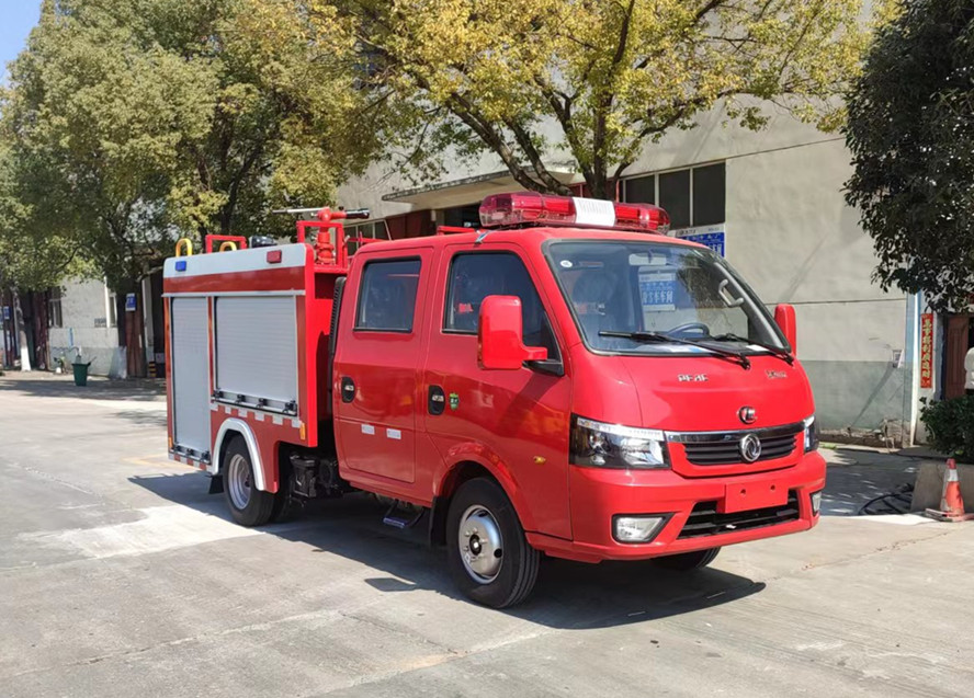東風途逸雙排水罐消防車