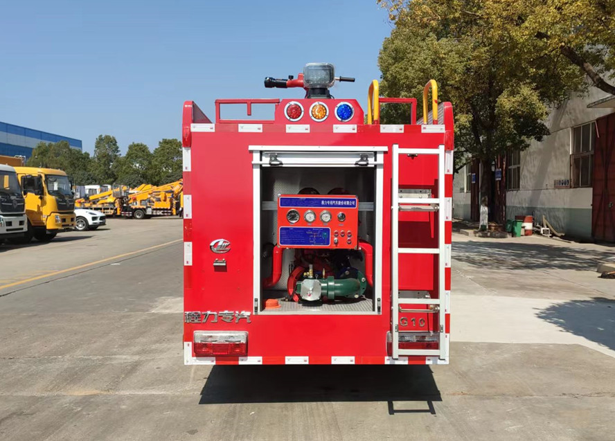 東風途逸雙排水罐消防車