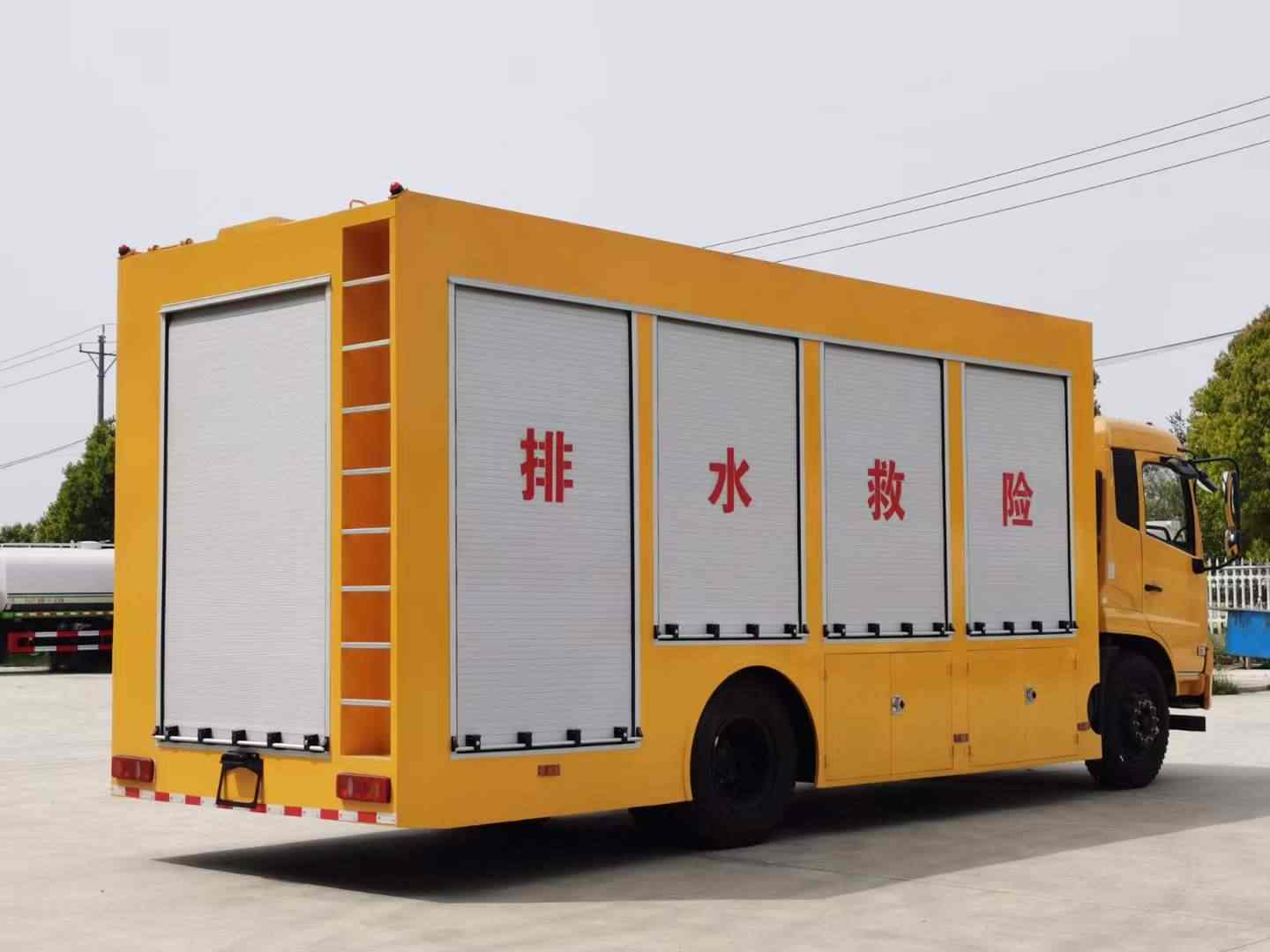東風(fēng)天錦大流量排水搶險(xiǎn)車（3000 立方）