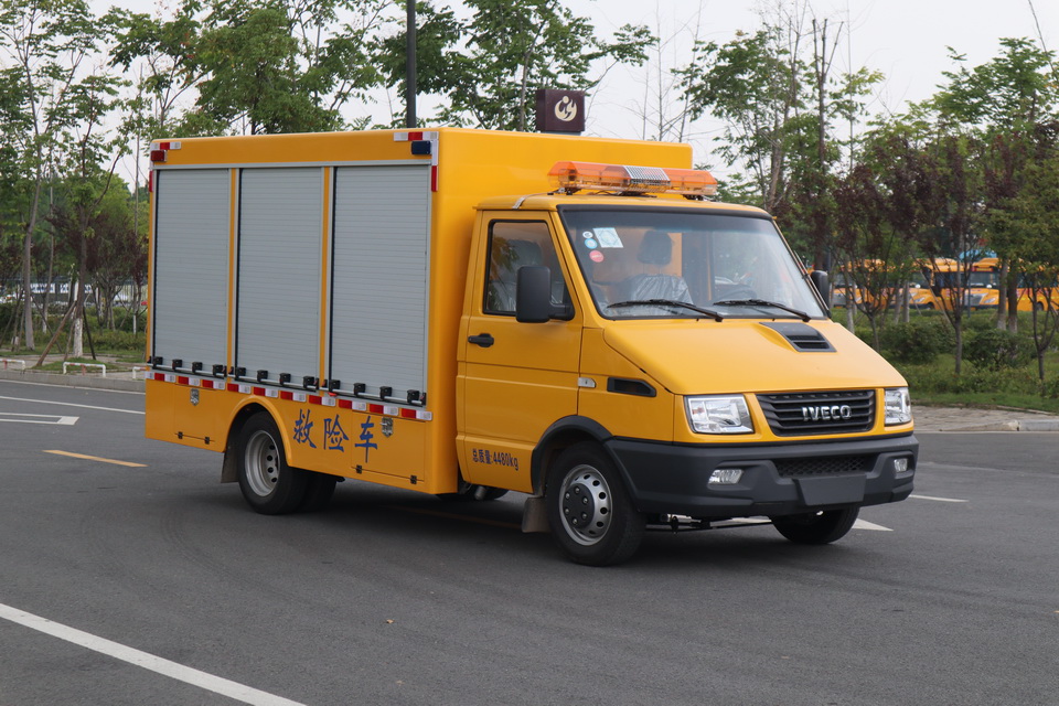 依維柯排澇救險車