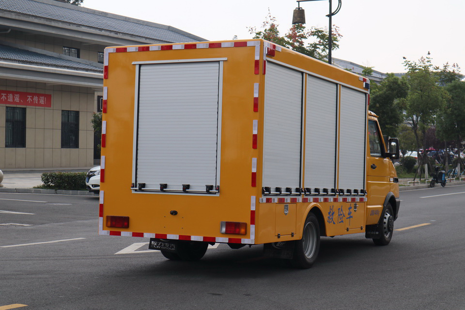 依維柯排澇救險車