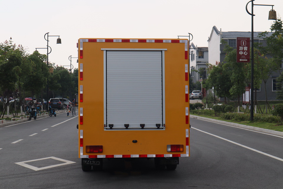 依維柯排澇救險車