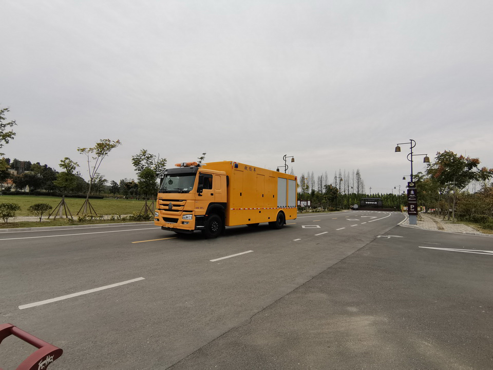 豪沃排澇救險車