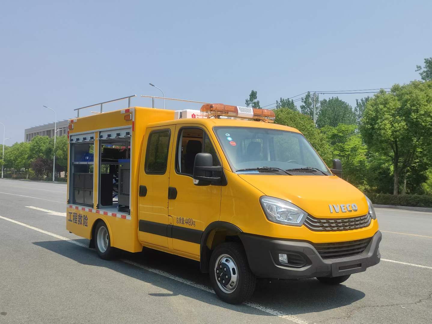 依維柯雙排排澇救險(xiǎn)車