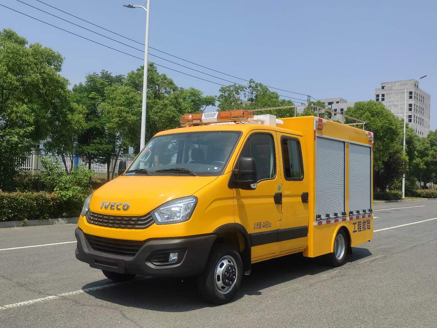 依維柯雙排排澇救險(xiǎn)車