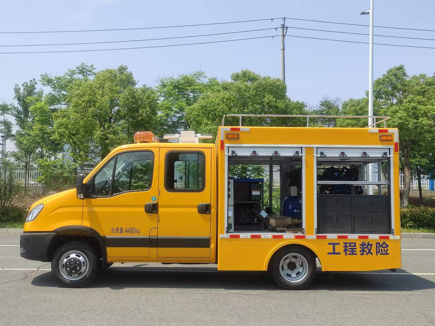 依維柯雙排排澇救險(xiǎn)車
