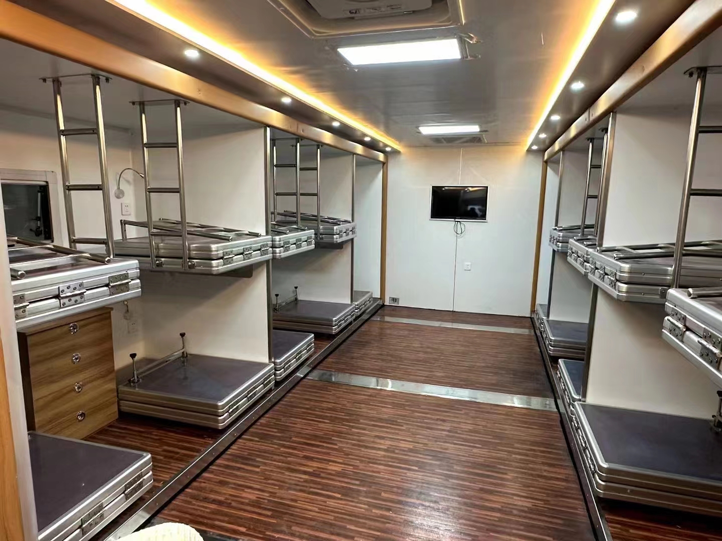 汕德卡宿營車