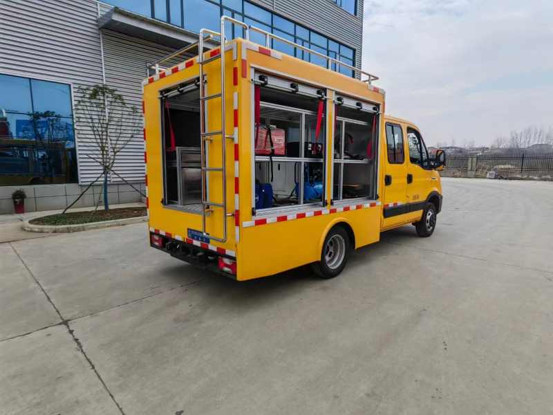 依維柯救險車