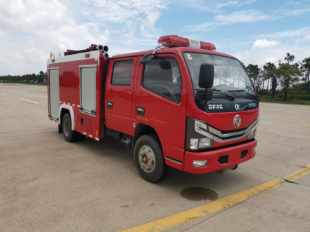 2.5方東風小多利卡水罐消防車