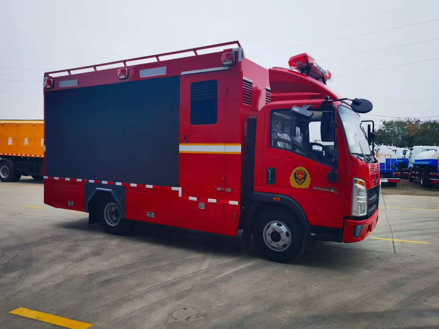 重汽豪沃宣傳消防車6330