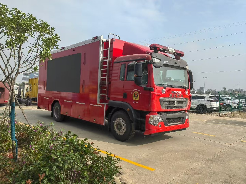 重汽豪沃宣傳消防車