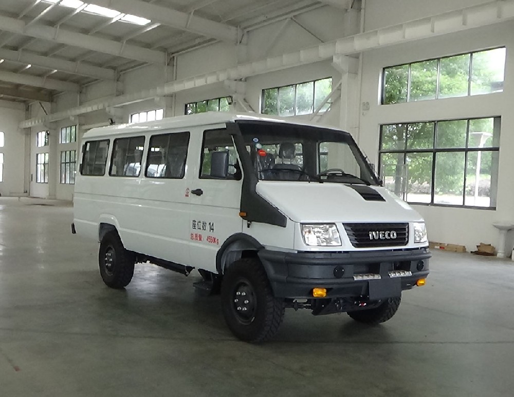 依維柯四驅運兵車（14人）
