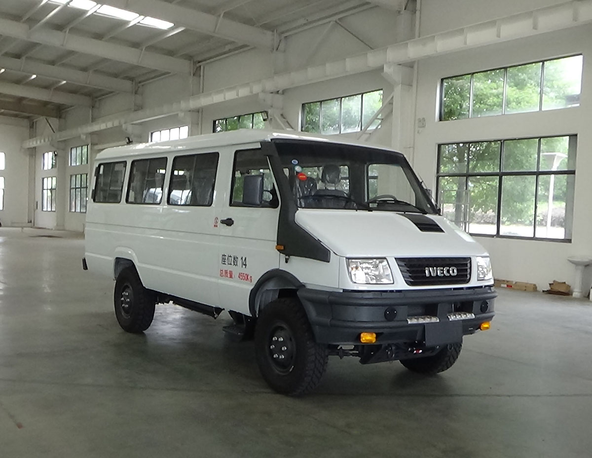 依維柯四驅運兵車（14人）