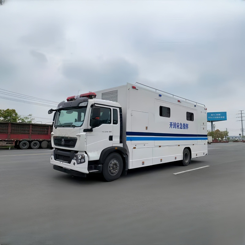 重汽豪沃指揮車