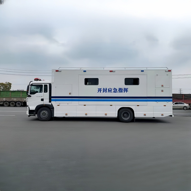 重汽豪沃指揮車
